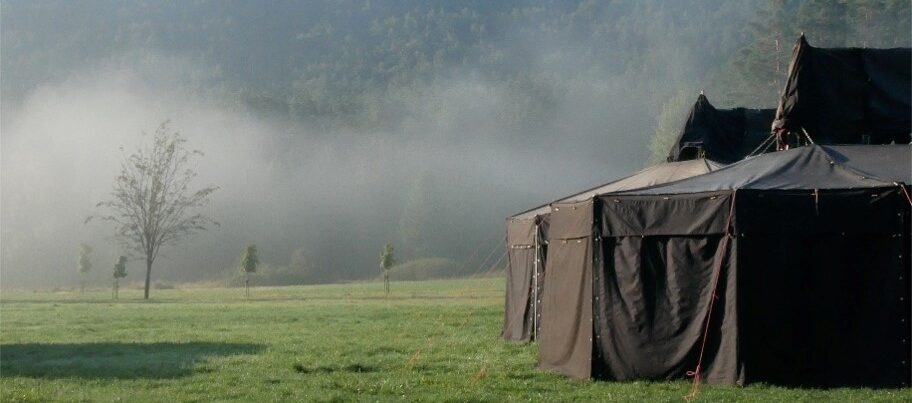 Jurte im Nebel